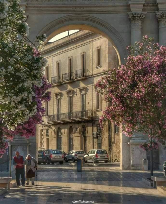 Lecce Stazione Centrale מראה חיצוני תמונה